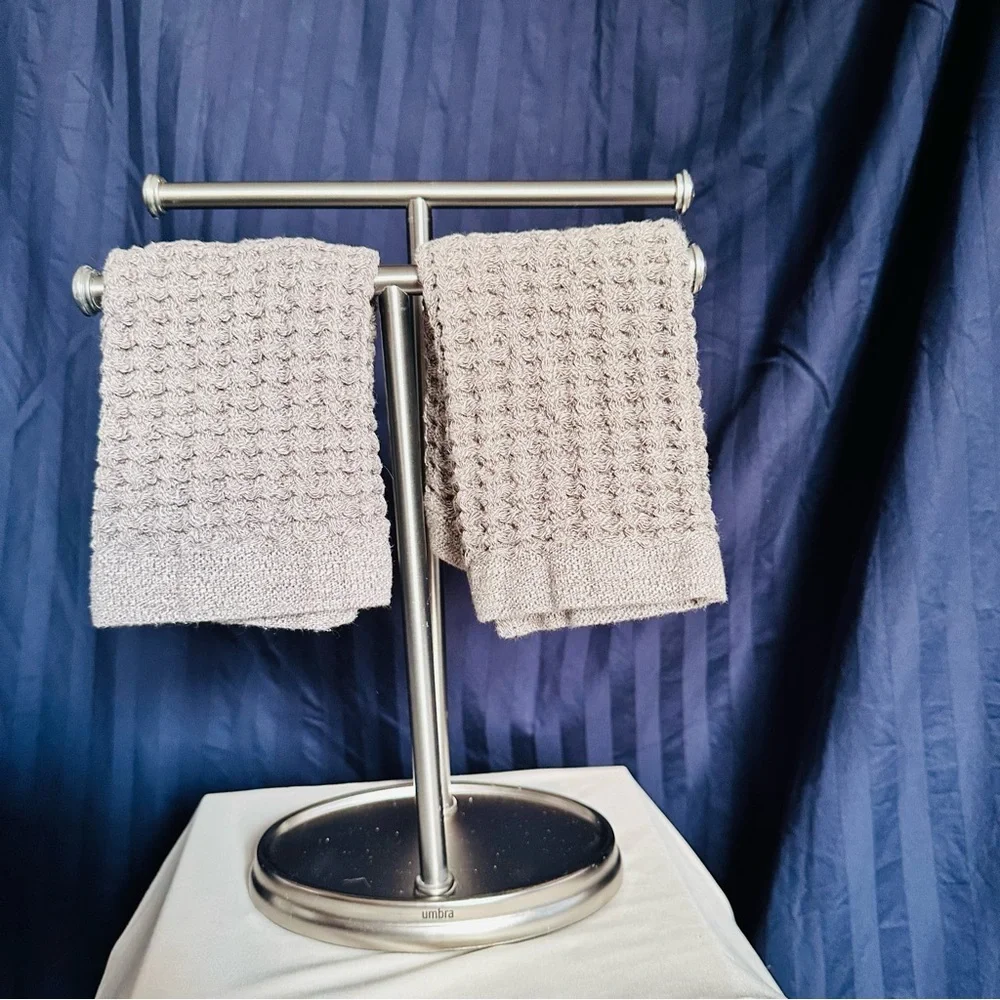 Umbra Silver / Nickel Towel Stand